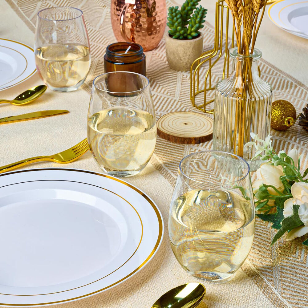 plastic wine glass (33).jpg