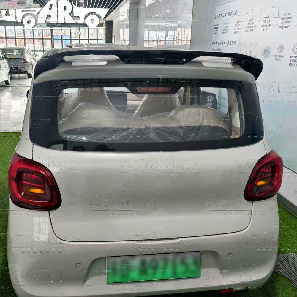 wuling hongguang mini ev 2025 spoiler roof.jpg