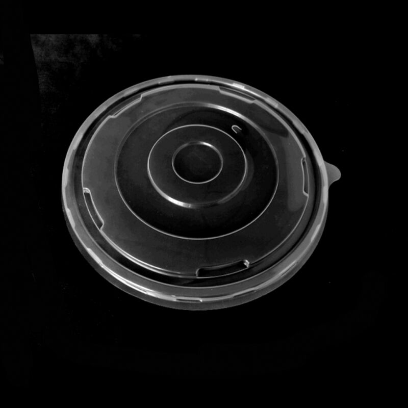 ¿Por qué es esencial una bandeja para carne con borde enrollado para prevenir perforaciones de la película durante el transporte?