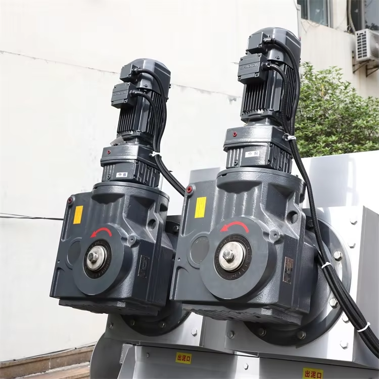 What Factors Affect the Performance of a Sludge Dewatering Machine?