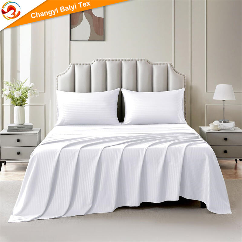 مجموعه مبلمان خواب مقاوم در برابر چروک، 100 درصد پلی استر، شامل 1 عدد تشک و 2 عدد کوسن، رنگ یکدست، مناسب برای هتل/خانه، تحویل مستقیم از کارخانه و قابل سفارشی‌سازی با طرح خط خطی برجسته