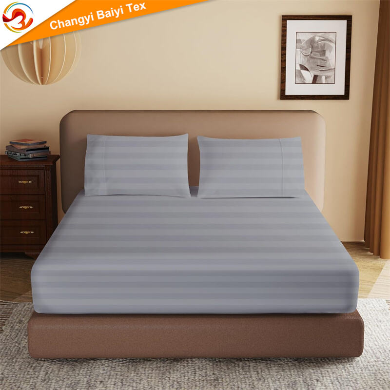 تولیدکننده OEM/ODM ملحفه کشی یک‌عددی از جنس پلی‌استر ۱۰۰ درصد با رنگ دوخته و نقش‌دار، نوارهای ۱ سانتی‌متری/۳ سانتی‌متری، از جنس میکروفایبر تنفس‌پذیر، روکش ماتراس هتلی با کش ۳۶۰ درجه، قابل شستشو و نگهداری آسان