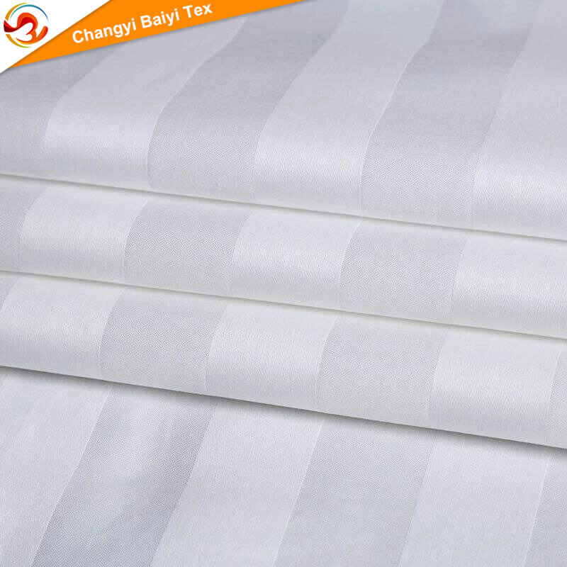 پارچه صنعت مهمان‌نوازی از جنس 100% پلی‌استر، مقاوم و مناسب برای هتل‌های تجاری، پارچه ملحفه تخت خانگی با رنگ‌آمیزی یک‌دست و طرح خط 2 سانتی‌متری، مناسب برای ملحفه و روپوش تخت