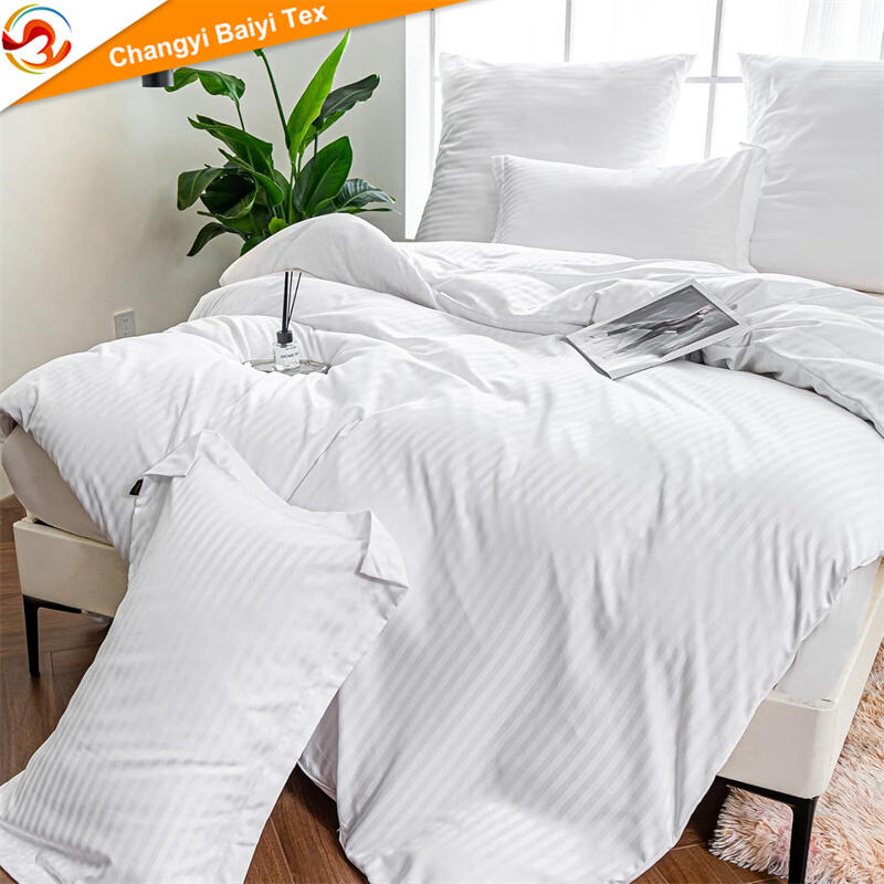 تولیدکننده مبلمان هتلی، عرضه مجموعه ملحفه پنبه‌ای با کیفیت بالا با طرح خط خطی برجسته از جنس پلی استر، ضد تار شدن، نساجی ریز الیاف تنفسی، رنگرزی یکدست، مجموعه شامل تشک، ملافه و کوسن، مجموعه لوکس ۴ قطعه ای برای خانه