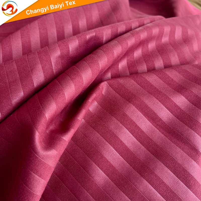 پارچه ساتن لوکس رنگ‌آمیزی شده ساده با نقوش برجسته 1 سانتی‌متری، قابل سفارش برای هتل، 100% پلی‌استر، مالش‌خورده، نرم، تنفس‌پذیر، مناسب رویه تشک و ملافه