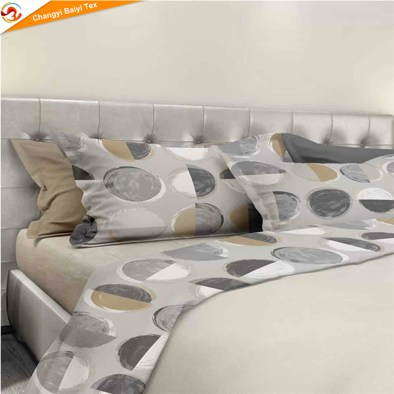 Zestaw pościeli z mikrofibry poliestrowej z nadrukiem sublimacyjnym, z dwiema poszewkami na poduszki