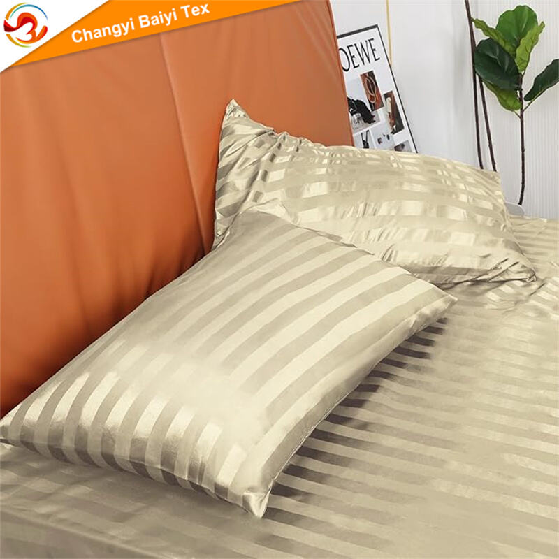 بالشتک مایکروفایبر مرغوب تنفس‌پذیر با بسته‌بندی کیفی، روی بالش سفارشی با طرح نوار برجسته، 100% پلی‌استر، رنگ‌های رنگ‌افشان ثابت، دو عدد روی بالش در یک ست