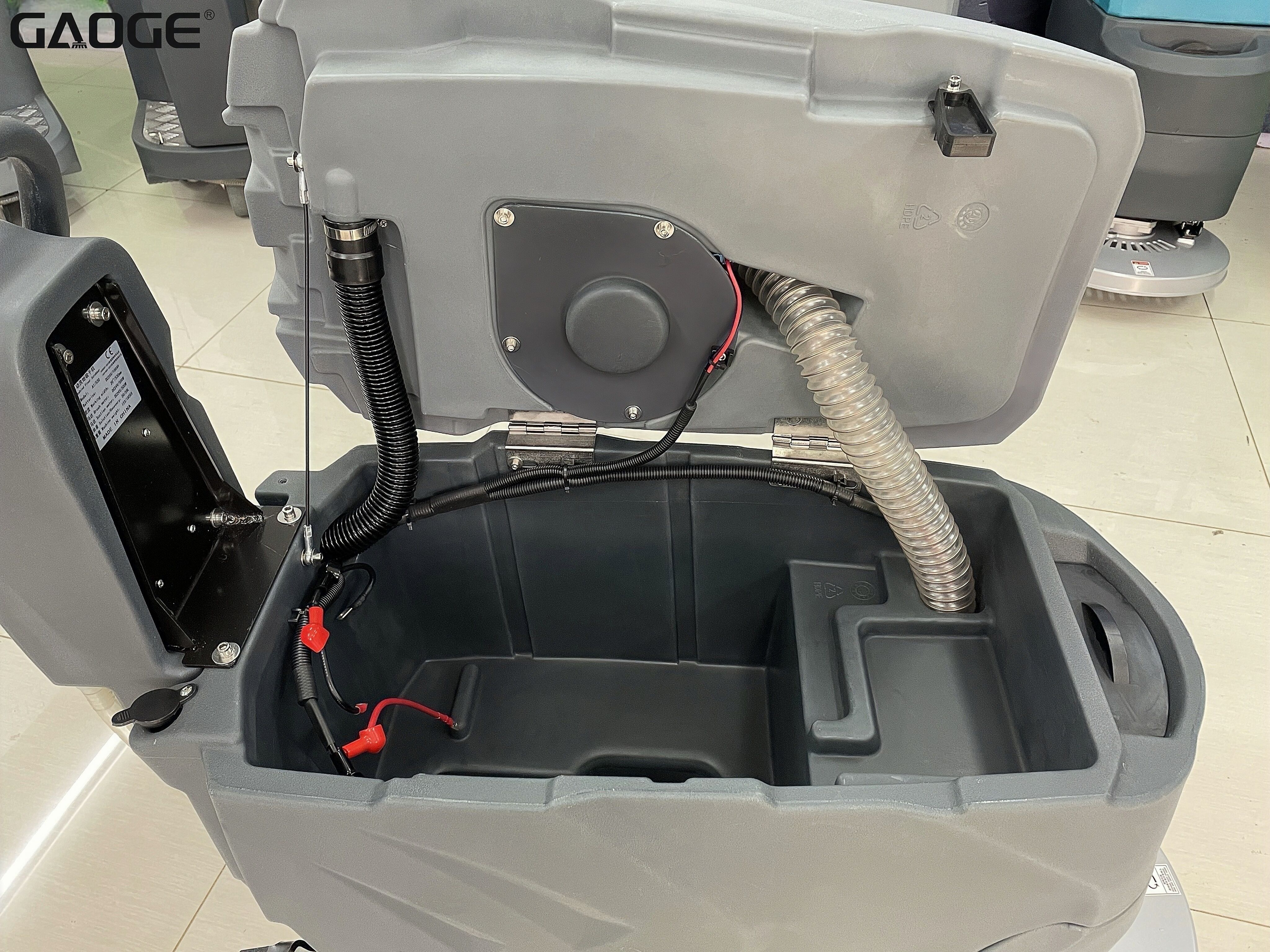 Få gulve rengjort effektivt med vores batteridrevne gangebager gulvrensner