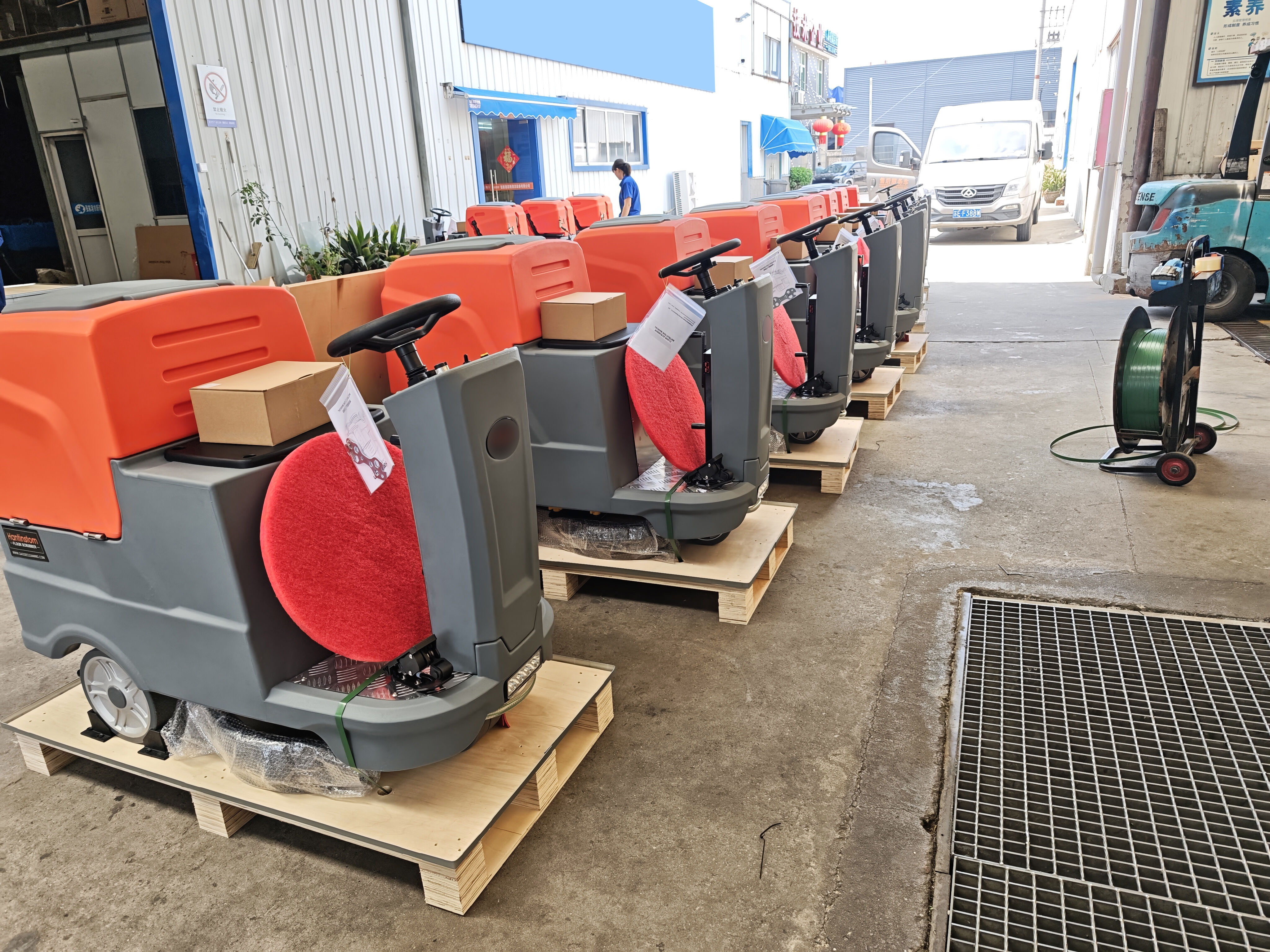 F530 and F560 Floor Scrubbers Shipped to a U.S. Distributor