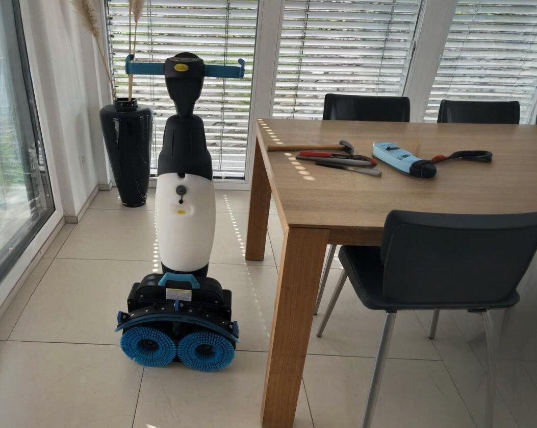 Switzerland Case Study: GAOGE M3 Mini Walk-Behind Floor Scrubber for a Home Tool Room