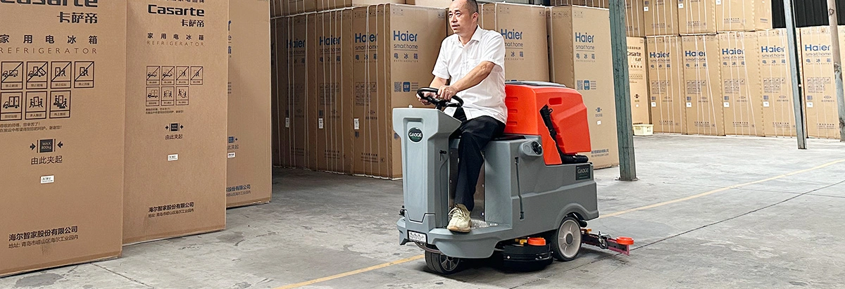Ang Cleaning Pioneer sa Warehouse