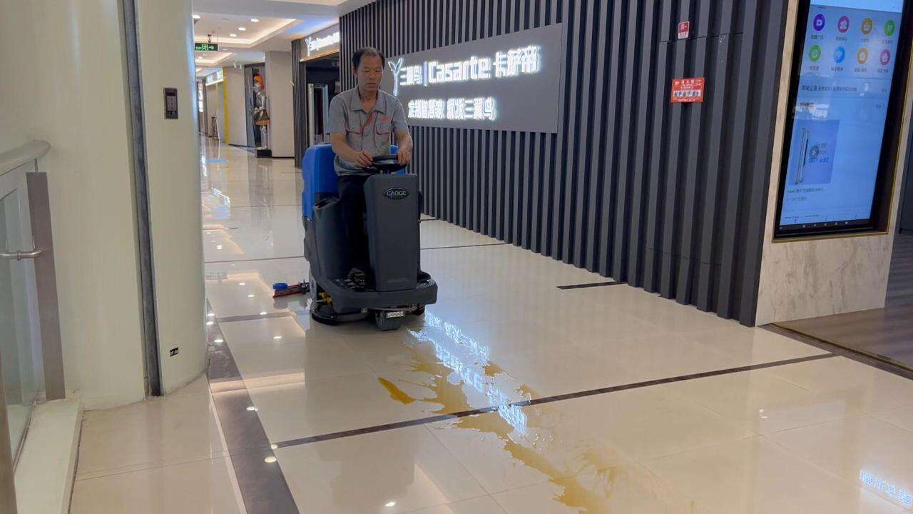 清潔な環境のために効率的な商業クリーニングサービス