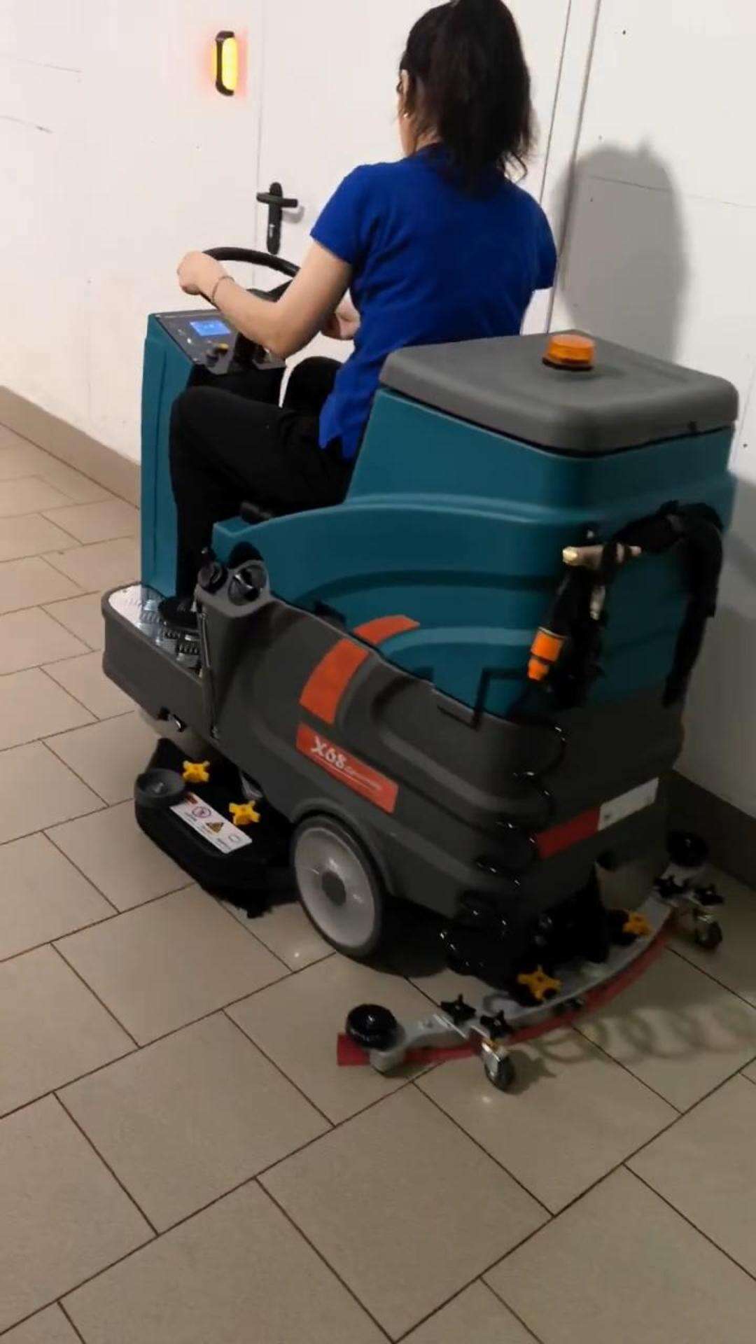 Overseas Cleaning Company Uses X68 Ride-On Floor Scrubber for Retail Aisles