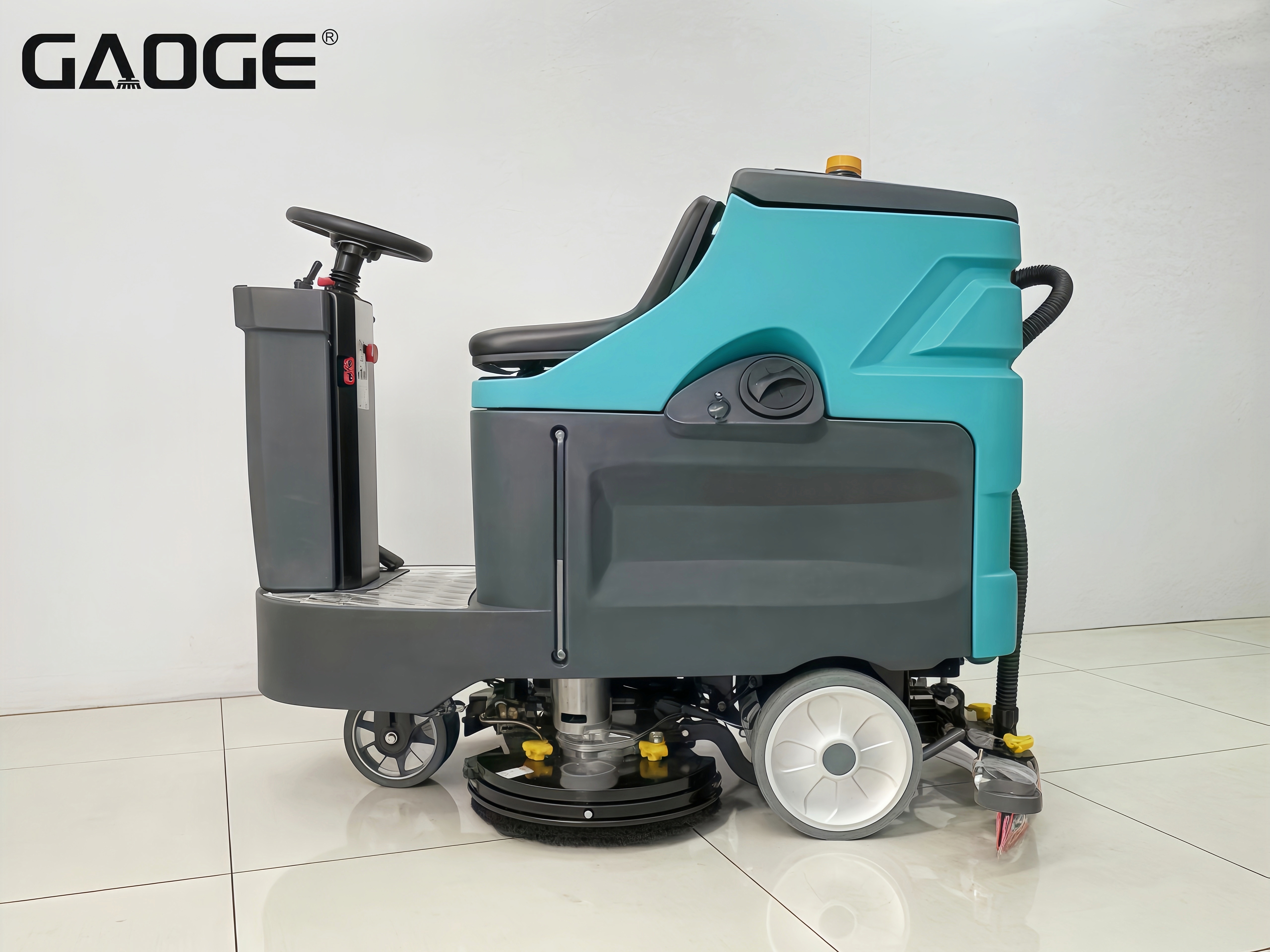 Cleaning Floors Easily with Floor Scrubbers With Large Water Tank