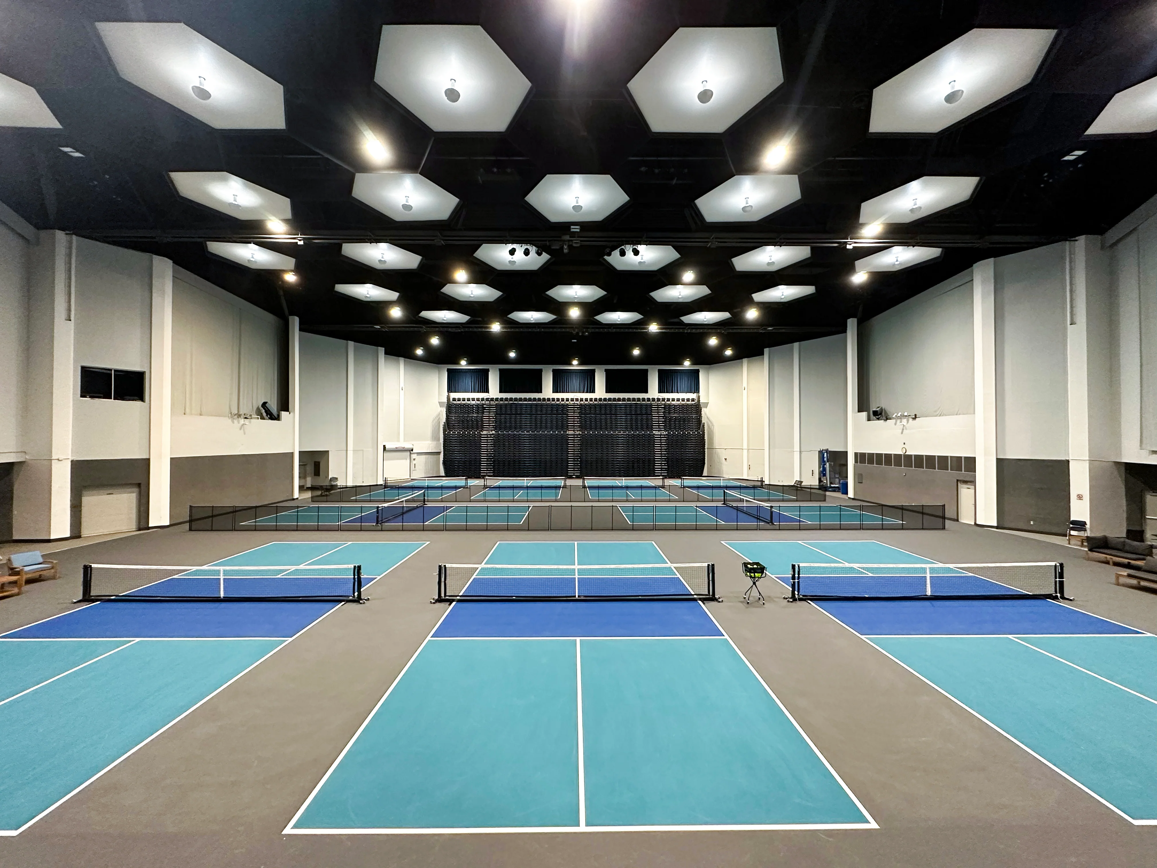 Heavy Duty PVC Roll Pickleball Court Flooring All Weather Outdoor Long Lasting