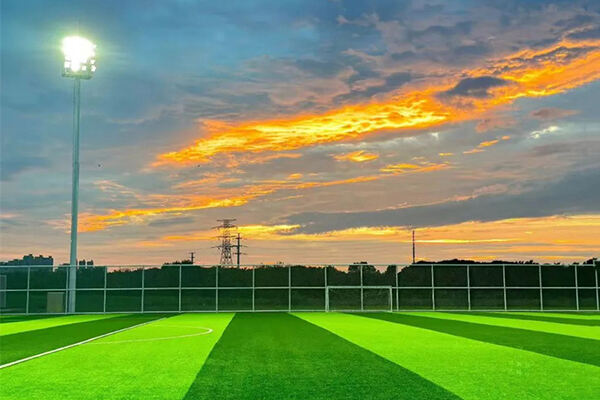 Quais são as durabilidades de campos de futebol com diferentes configurações