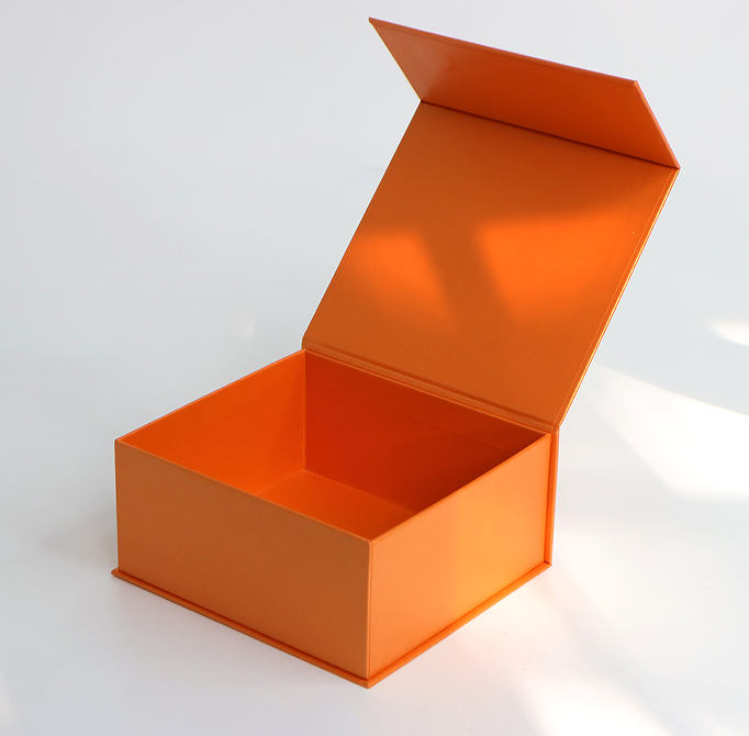 ما الذي يجعل علب الهدايا المغناطيسية مميزة في تقديم عطور كهدايا؟