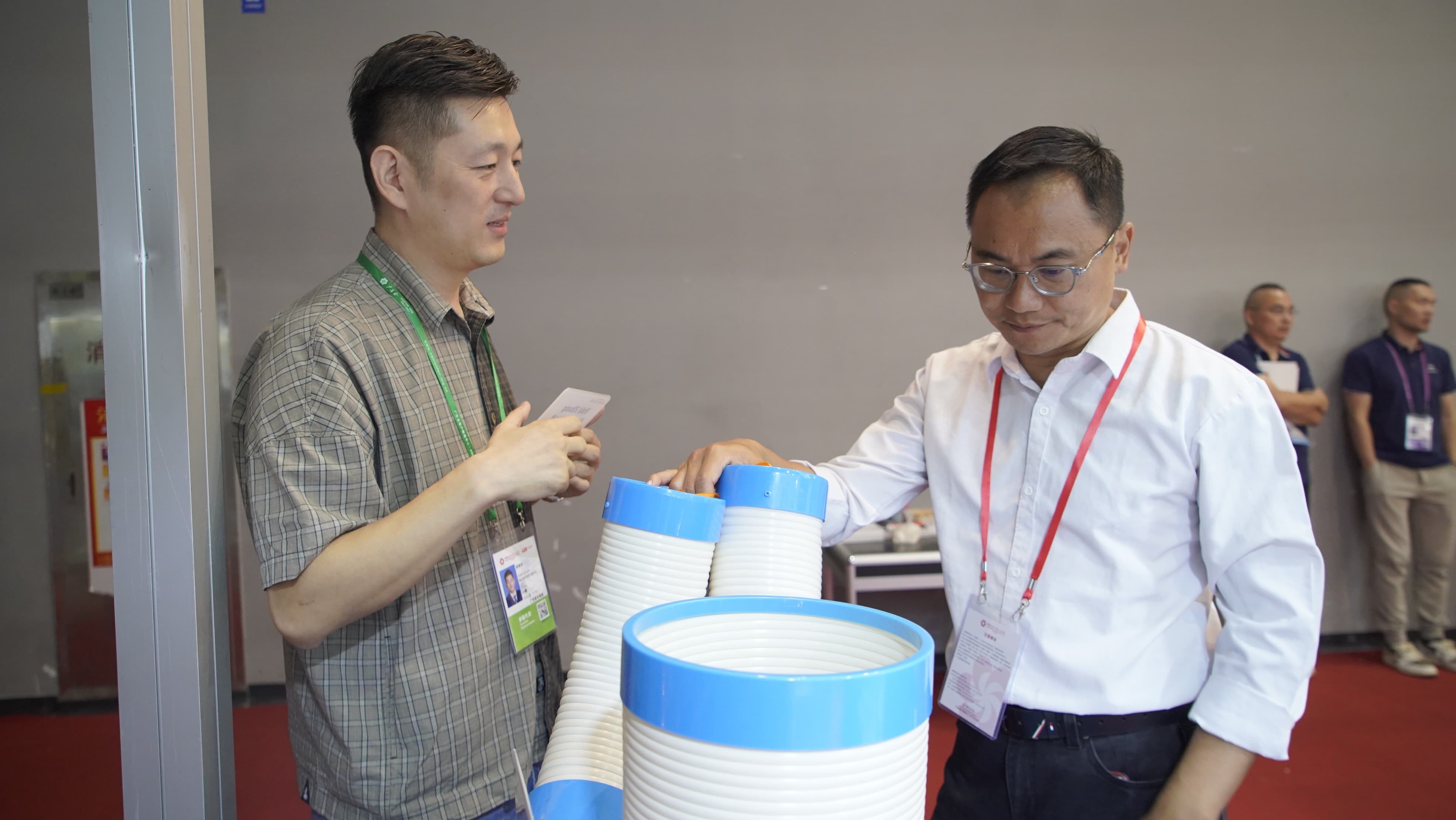 מיפנג מציגה ביריד קנטון את מזגן הנייד החדשני שלה, ומעוררת עניין שוק