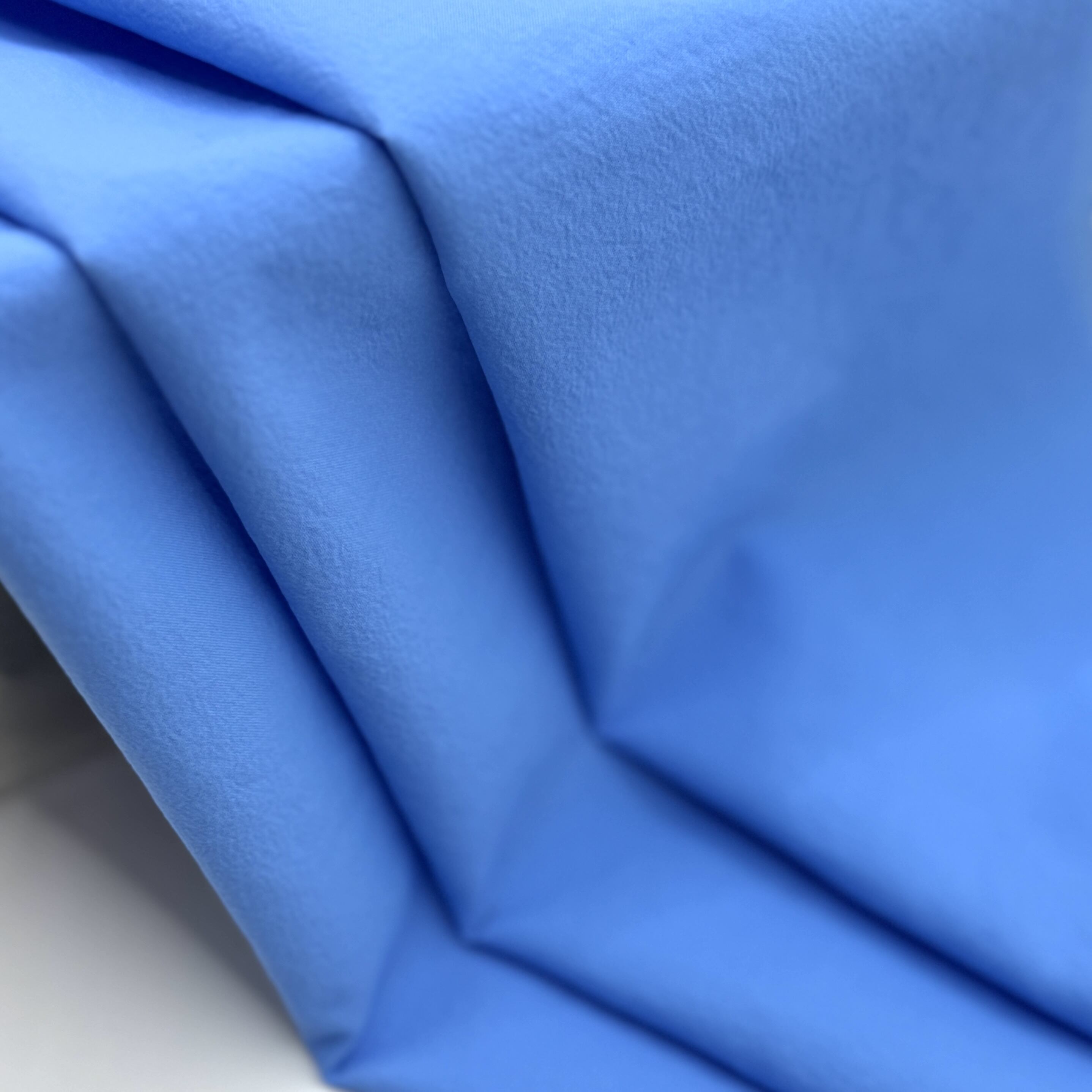 In che modo nylon, poliestere e spandex migliorano comfort e durata nei capi d'abbigliamento