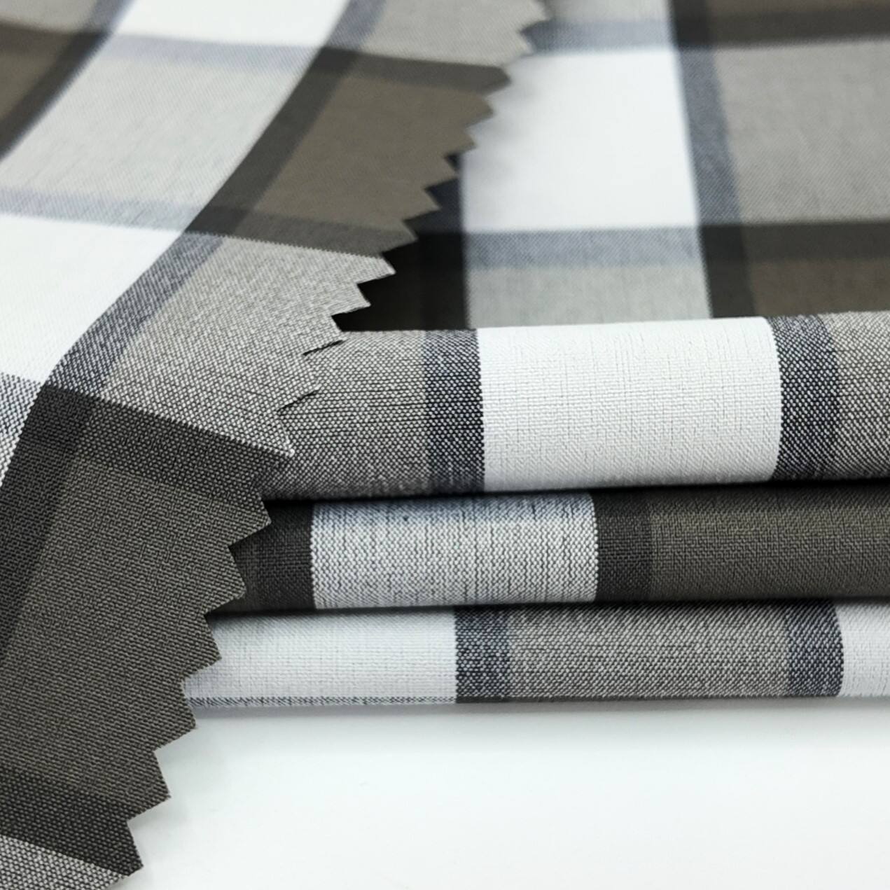 How Stretch Cloth Enhances Comfort and Fit in Fashion Designs