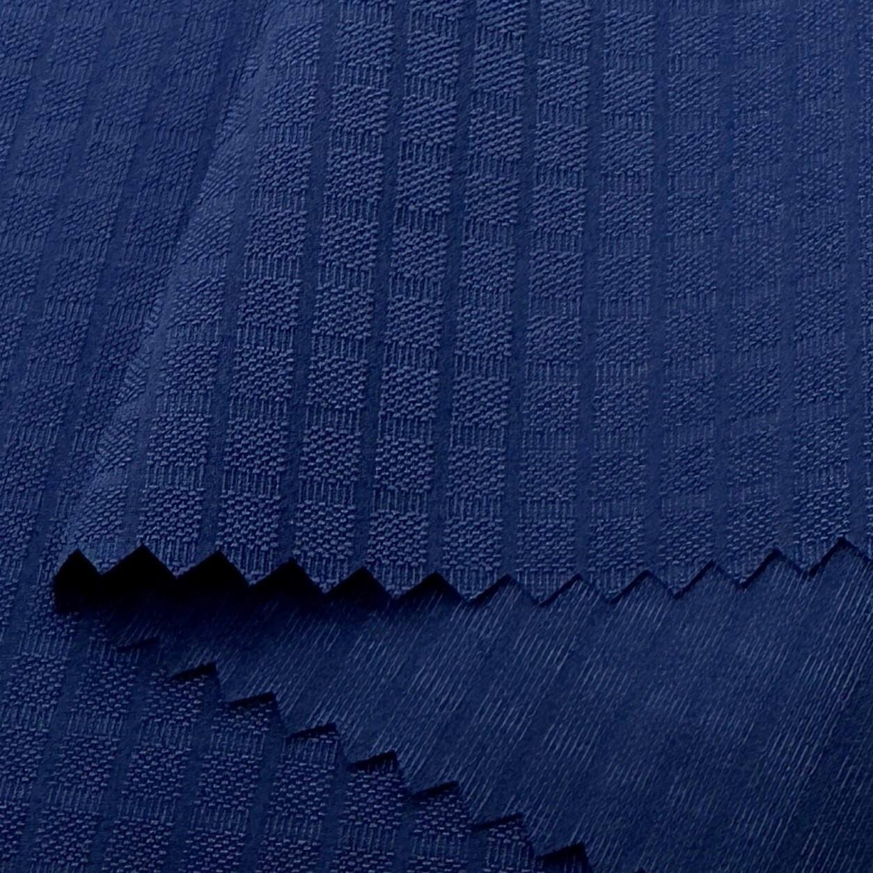 In quali settori industriali si traggono benefici dai materiali a base di miscela di poliestere ed elastane?