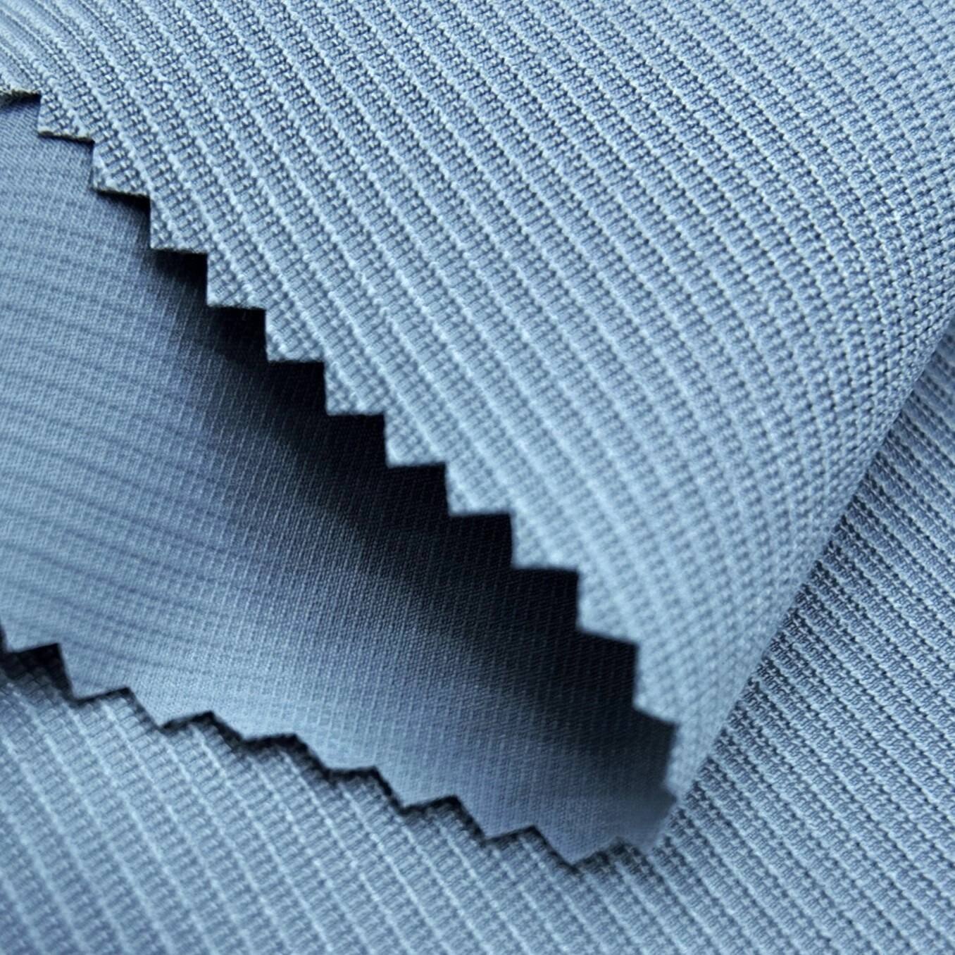 In che modo il tessuto misto poliestere-elastan migliora comfort e durata negli indumenti