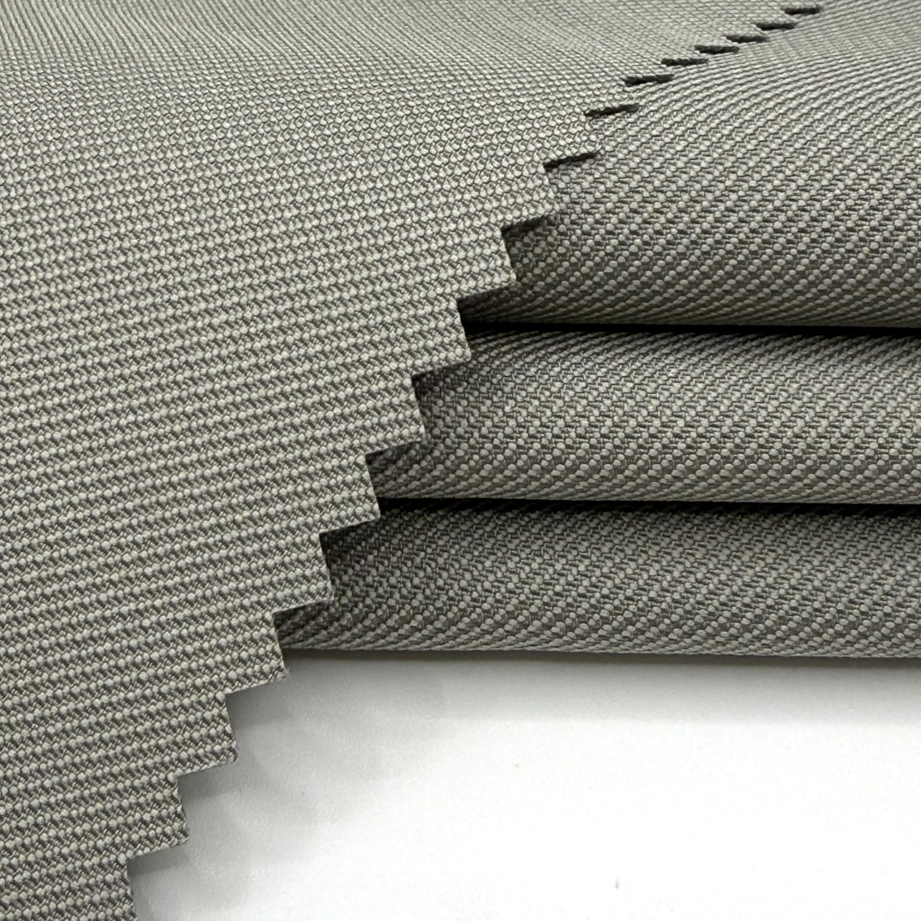 Quali sono le ultime tendenze nel settore dei tessuti in poliestere e nylon per i mercati all’ingrosso?
