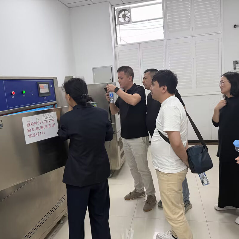 The client team visited Huasheng Window Fashion Laboratory for an inspection tour