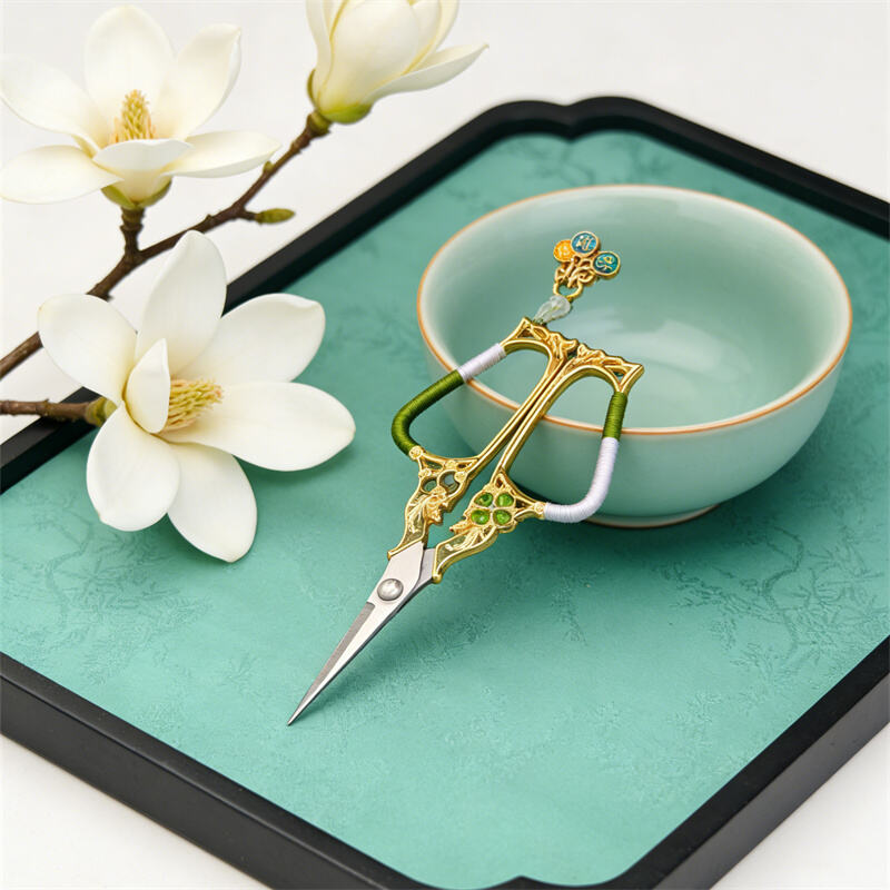 Vintage Style Decorative Embroidery Scissors Gold-Plated Thread Snips for Sewing, Needlework and Gift Use