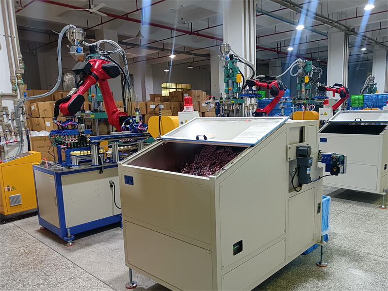 At Cosmopack 2025, BaoLiLai Group Beauty exhibits various solutions for packaging liquid products