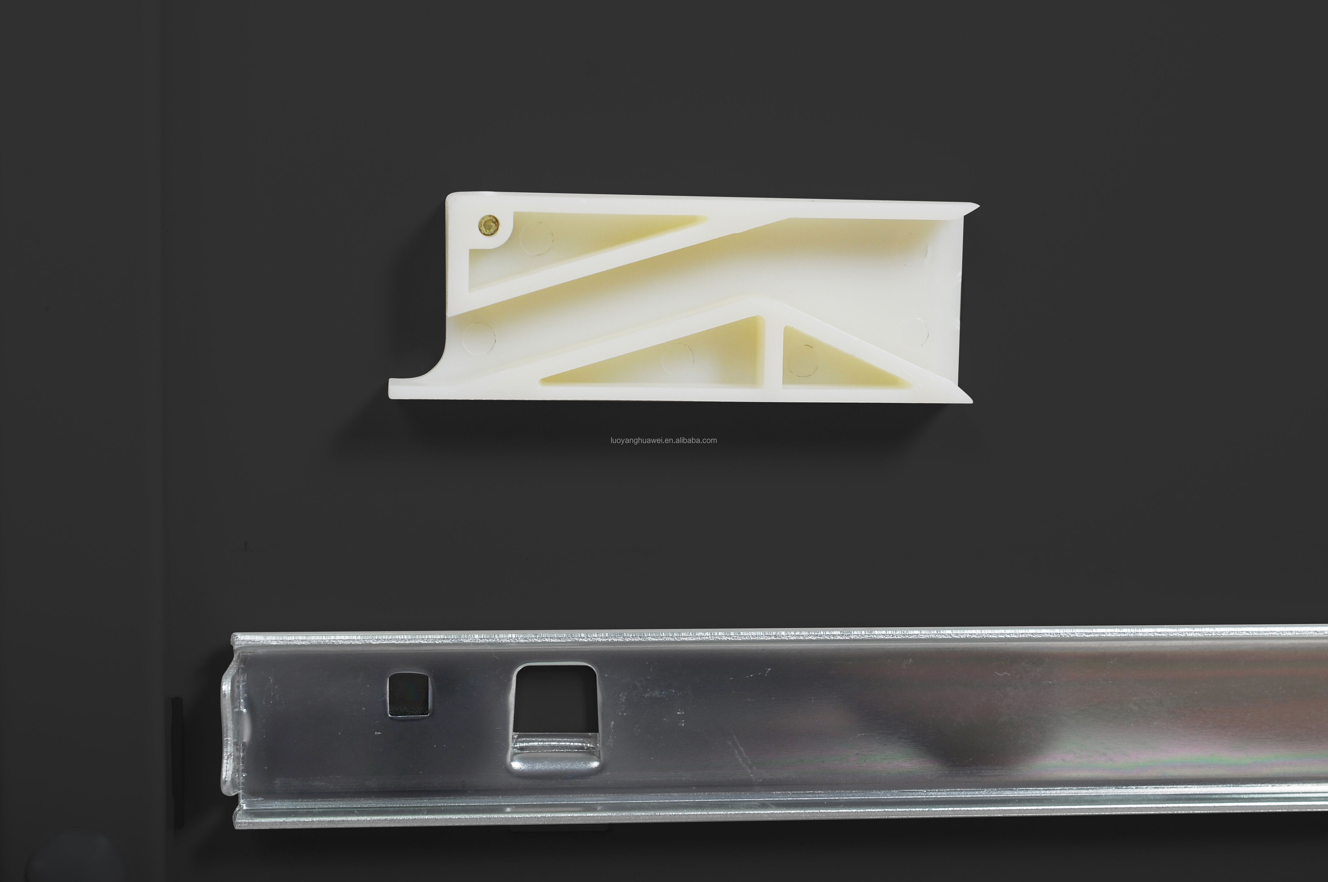 Luoyang huawei Iron filling cabinet 4 Drawers File Storage Cabinet office furniture anti-dumping Metal Vertical Filing Cabinet manufacture