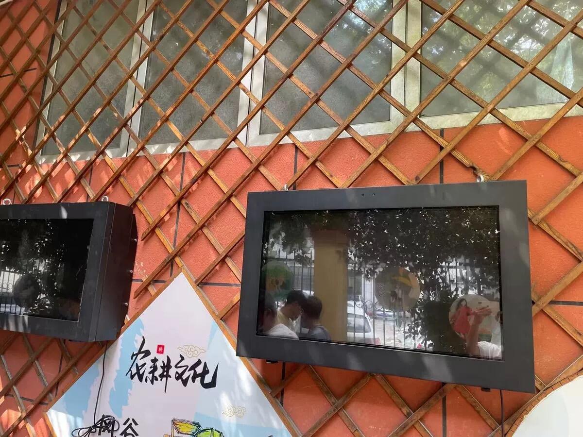 Hvordan kan bedrifter velge riktig størrelse på utendørs LCD-skjerm?