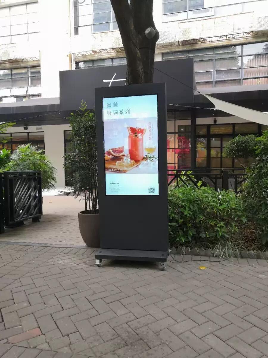 Avancerede Fjernstyring og Indholdsstyringssystemer