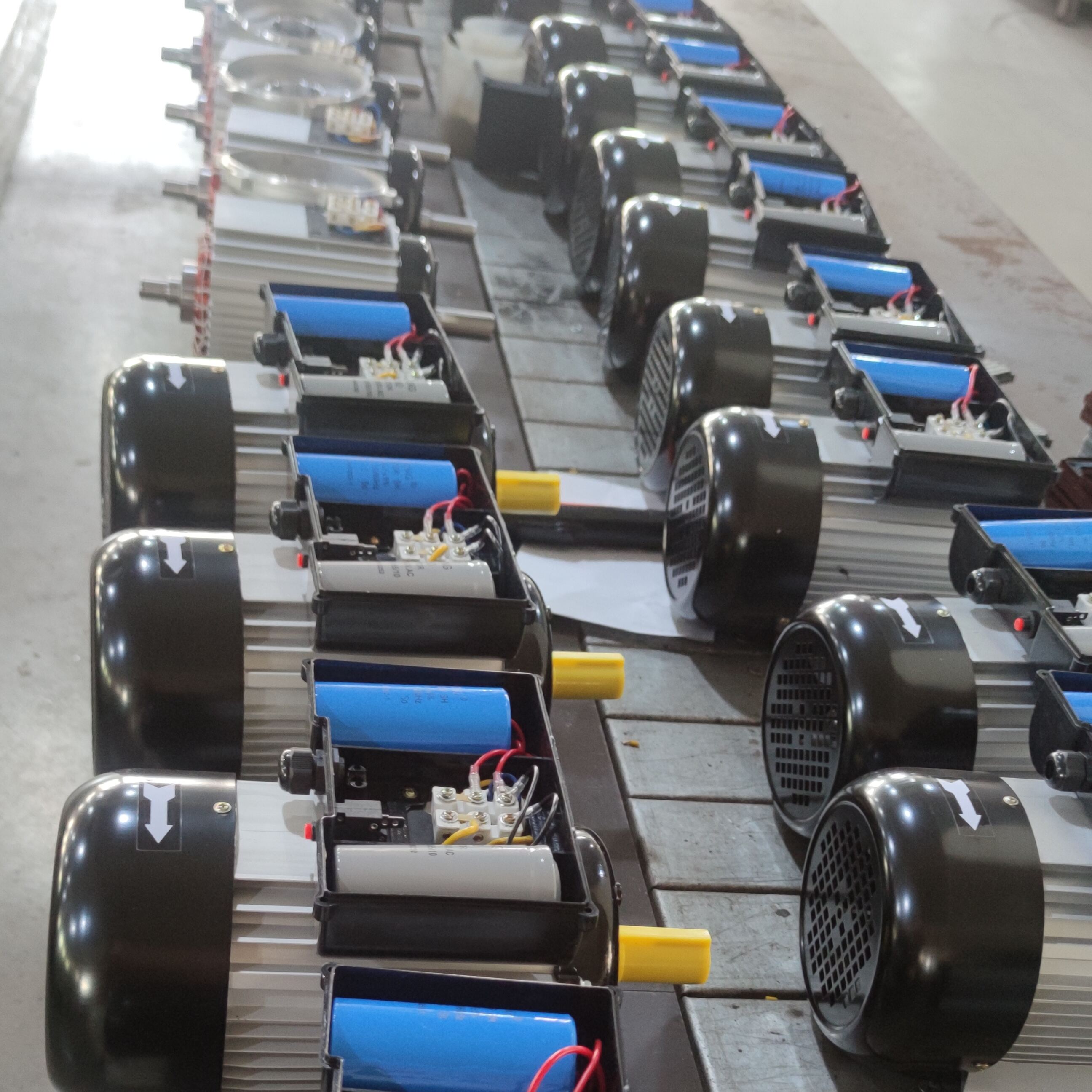 The difference between synchronous and asynchronous motors for CNC tools.