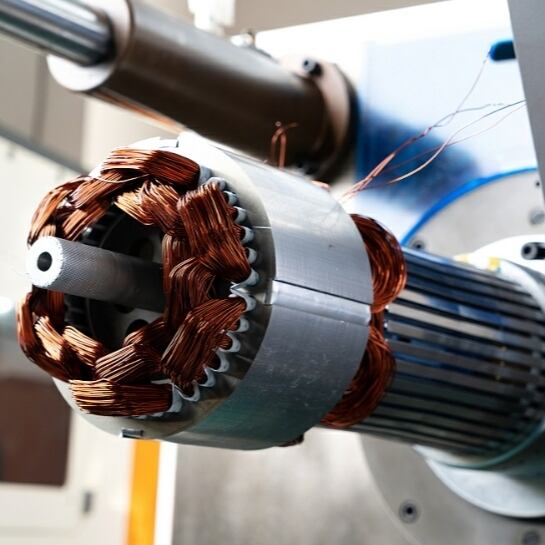 ¿Cómo mejorar la eficiencia energética en motores de jaula de ardilla?