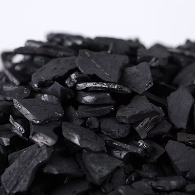 Carbo activatus ex testa cocos adsorptionem in purificatione industriali efficiens reddit.