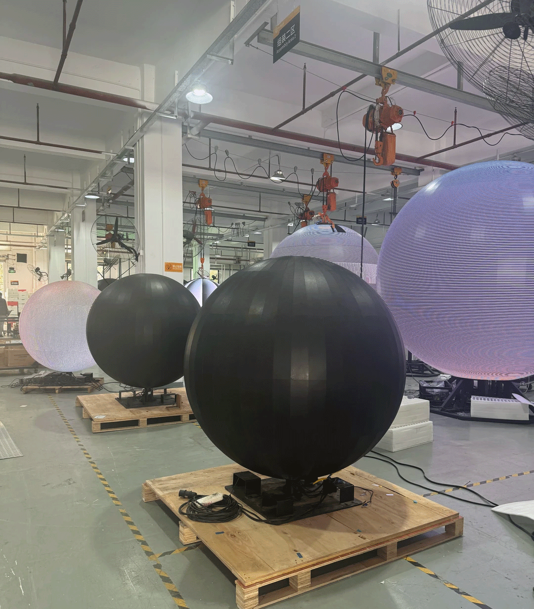 ما هي شاشات العرض LED الكروية التي تناسب العروض الإبداعية في قاعات المعارض؟