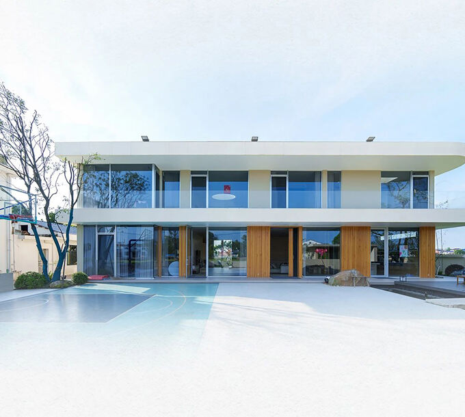 Villa in campo, personalizzazione completa delle porte e finestre Greensee