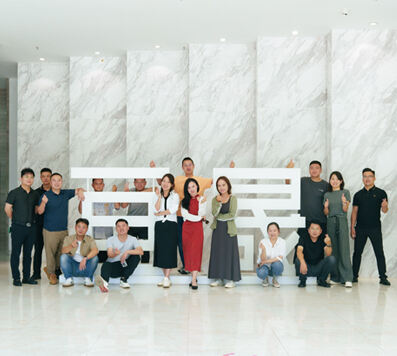 La classe di formazione per la giovane innovazione e imprenditorialità del distretto di Changsha ha visitato Greensee Doors and Windows per un incontro e uno scambio di esperienze