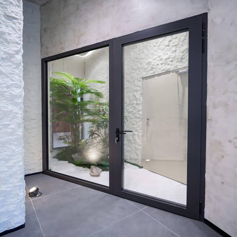 What should aluminum doors windows dealers pay attention to when choosing a cooperative manufacturer?