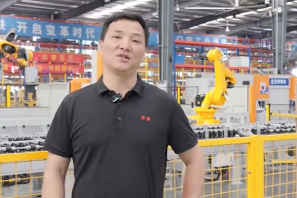 Robot workers on the door and windo productionlin 1