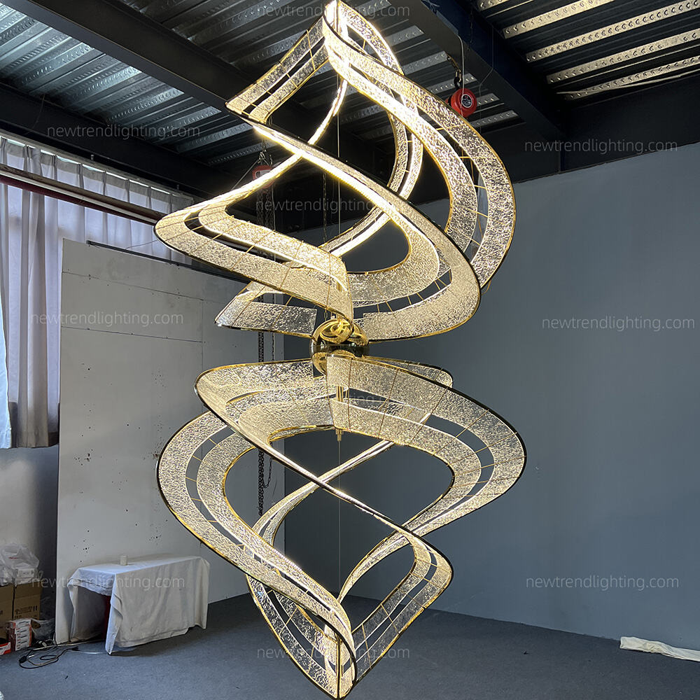 NewtrendLighting Fabrikası, Güney Afrika'ya gönderilecek özel spiral avize için yapısal testleri tamamladı