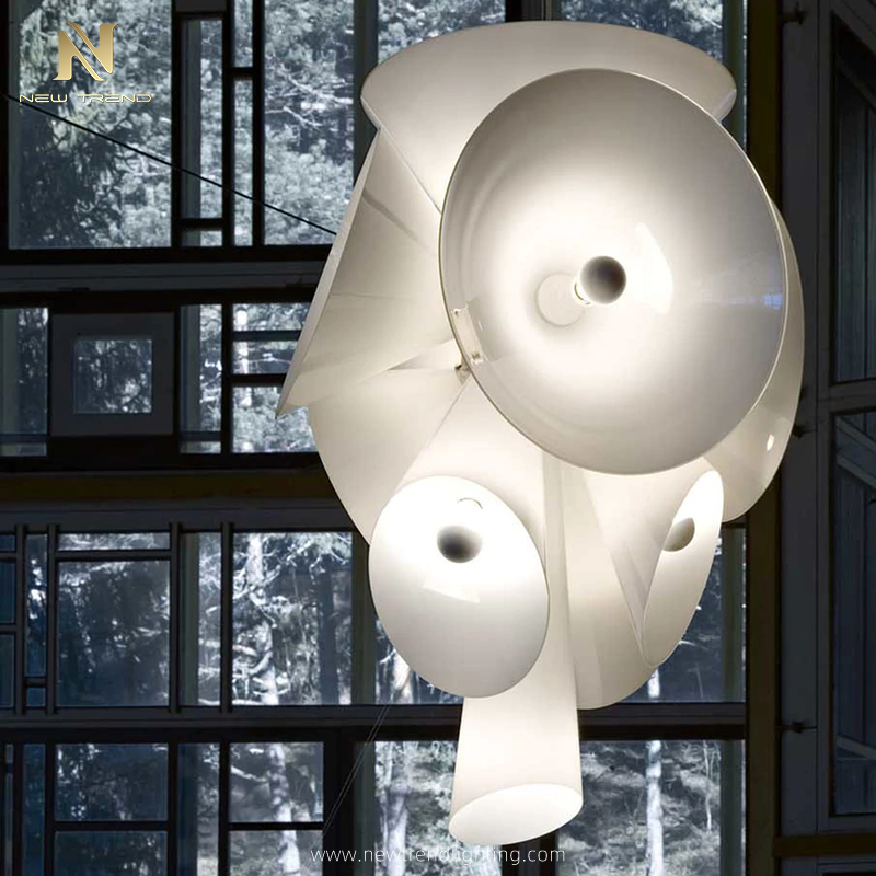 What Size Hotel Chandelier Is Ideal for High Ceilings