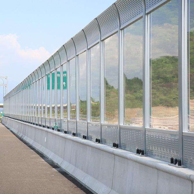 Hálgðar hljóðvarnakerfi fyrir iðnaðsnotkun