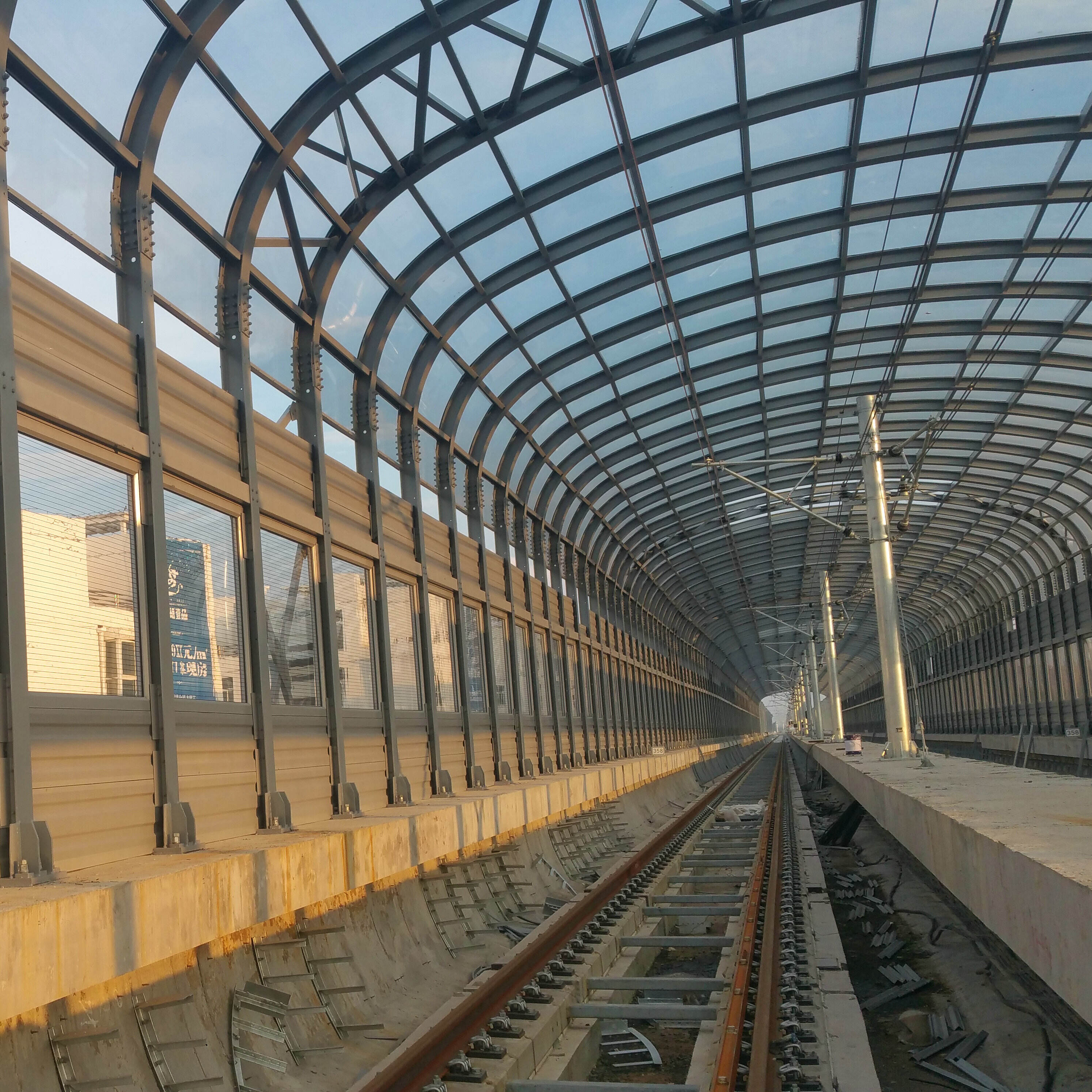 Fully Enclosed Noise Barrier Solutions for High-Performance Acoustic Control