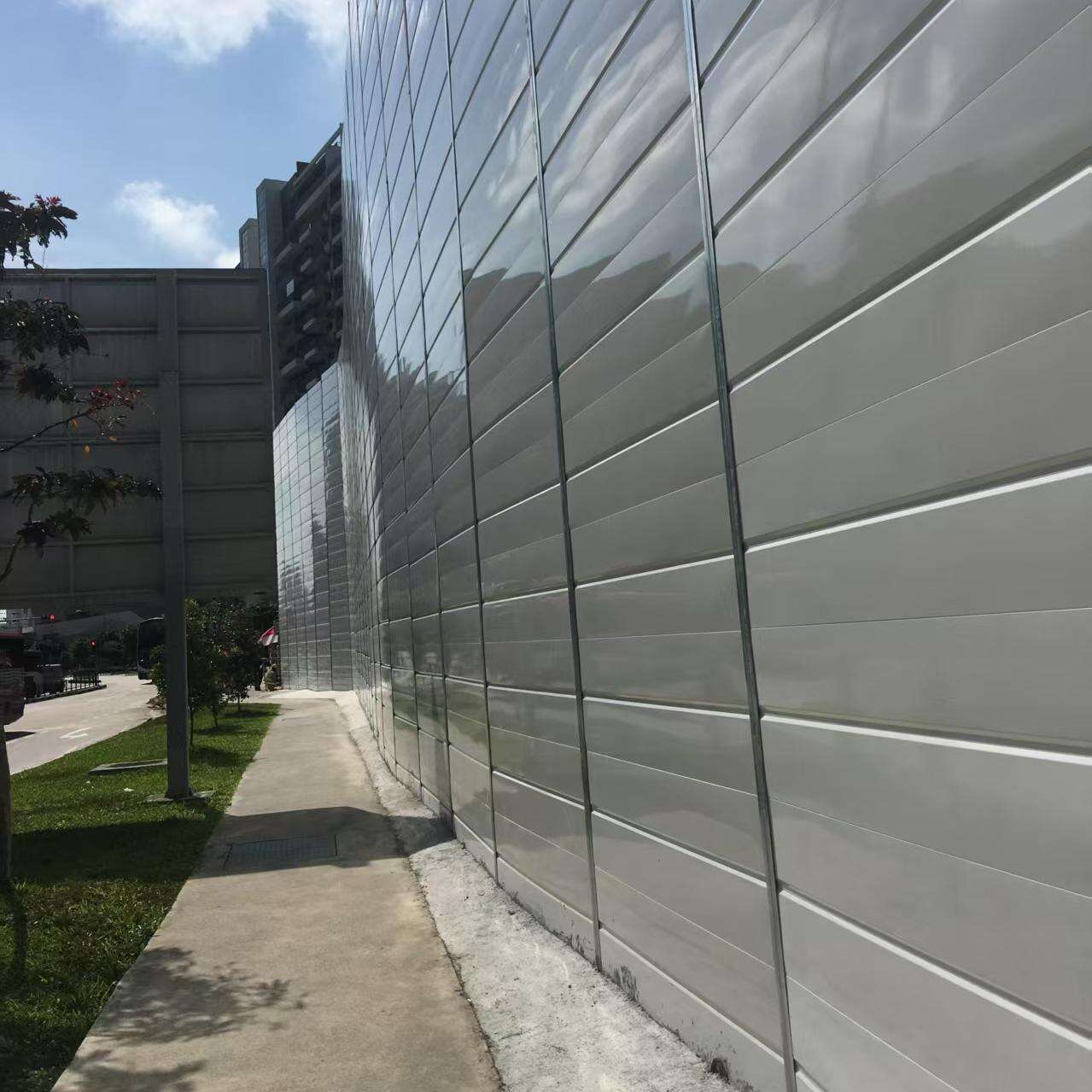 Durable and Long-Lasting Sound Barrier Walls for Commercial Use