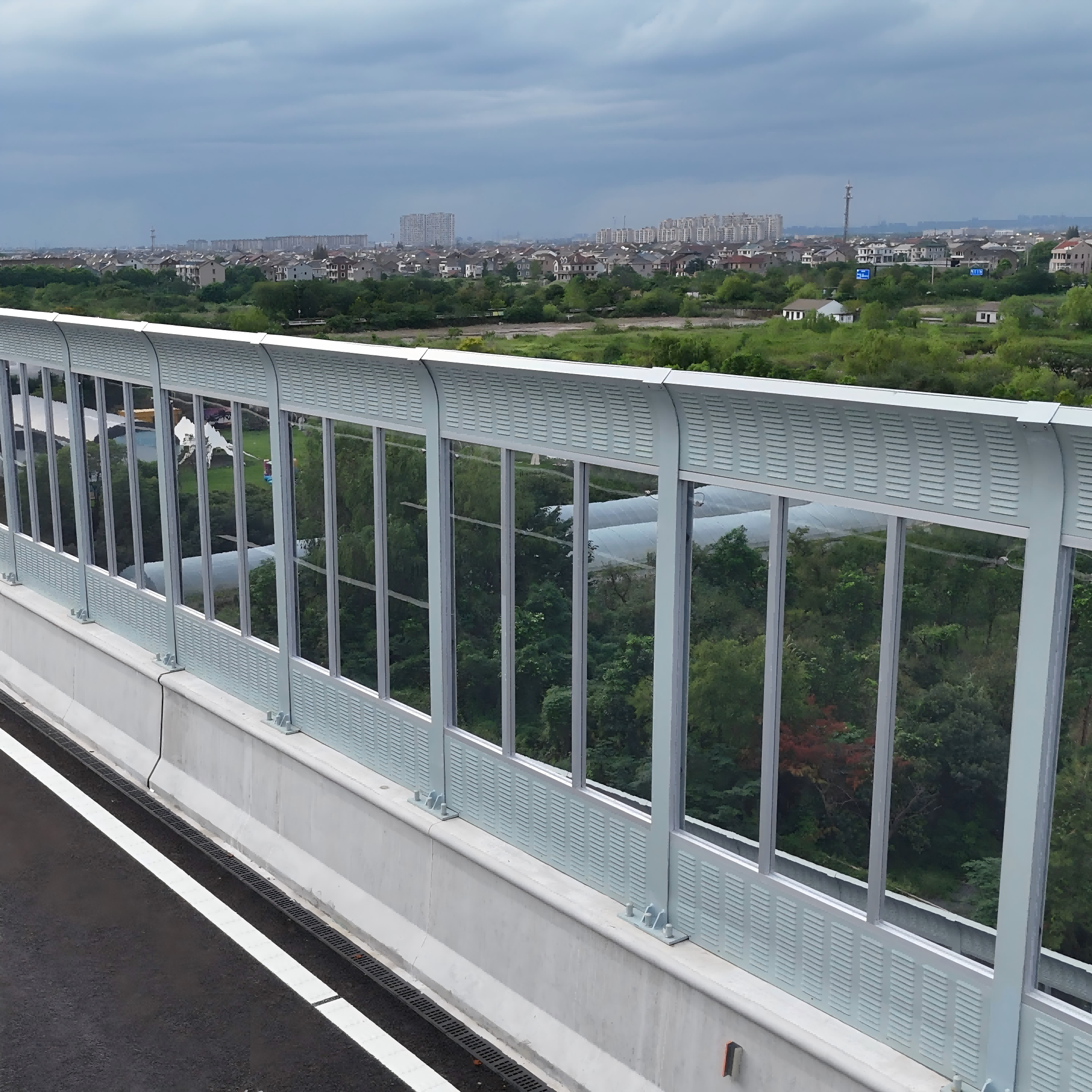 すべての防音壁ニーズに関する専門的なアドバイスとサポート