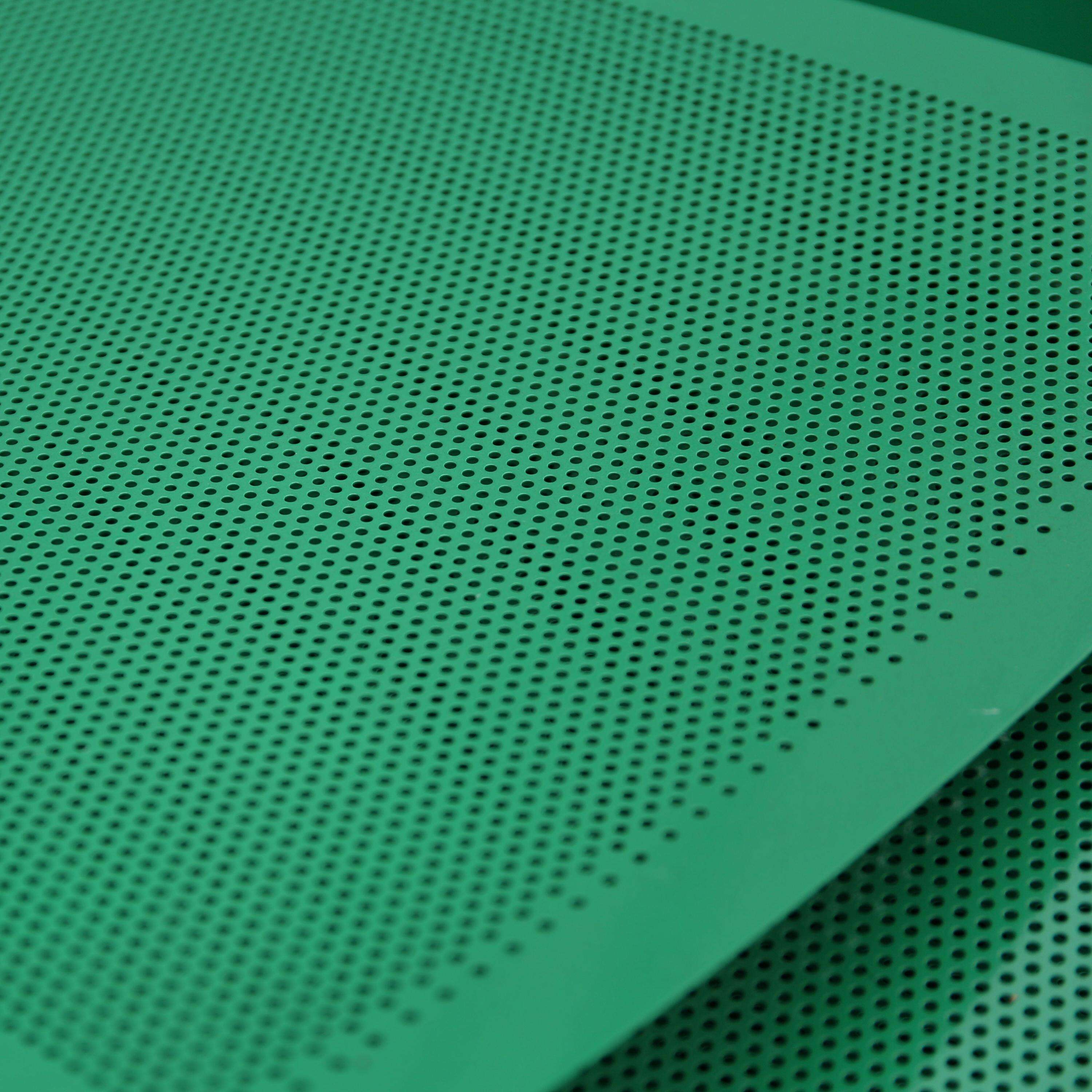 Creating a peaceful oasis with a high-quality sound insulating fence