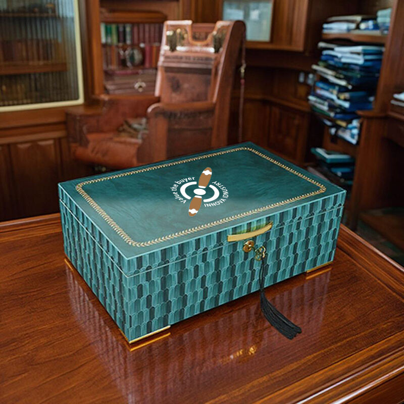 Humidor de Madera de Cedro Español Grande Personalizado con Acabado Elegante en Laca