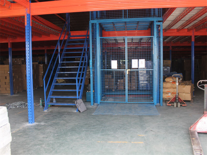 loft storage rack(9a9d7d3a87).JPG